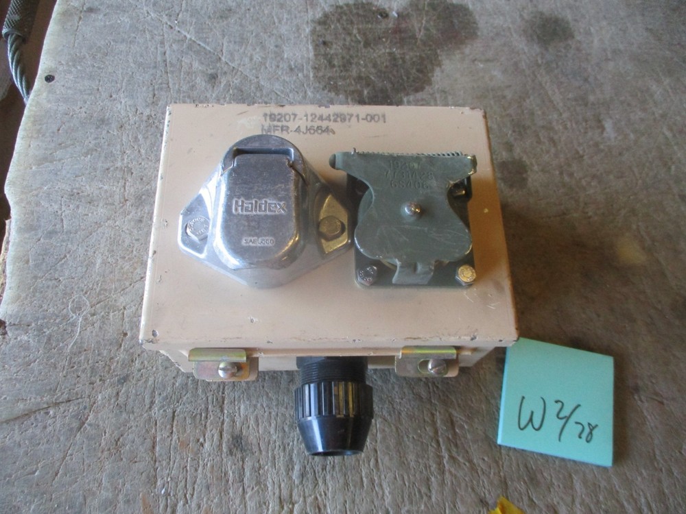 NOS Trailer Plug Adapter, Voltage Converter Box, 19207-12442971-001, FMTV LMTV M