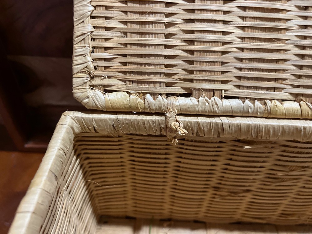 Vintage Wicker Storage Basket with Hinged Lid – Rectangular Organizer 10x5.5x5