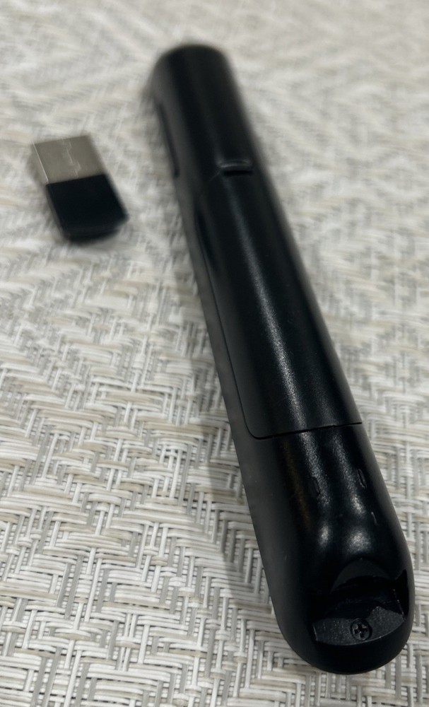 Presentation Clicker Wireless Remote Use 1 AAA Battery Red Light Pointer