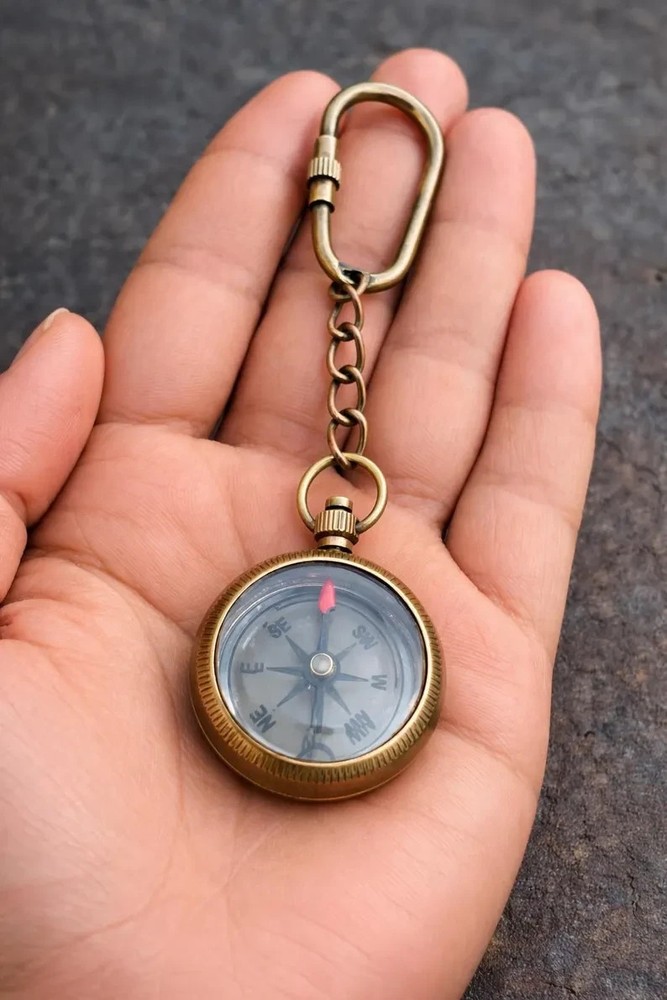 Personalized keychain compass - Custom engraved | keyring, Groomsmen Gift.