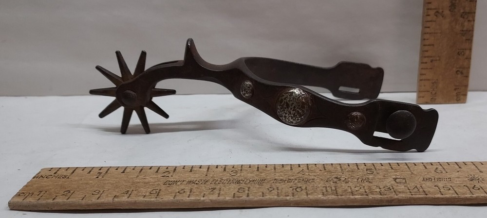 single Spur - RIGHT - Fixed Button - Chap Guard - star marked - listing #506254