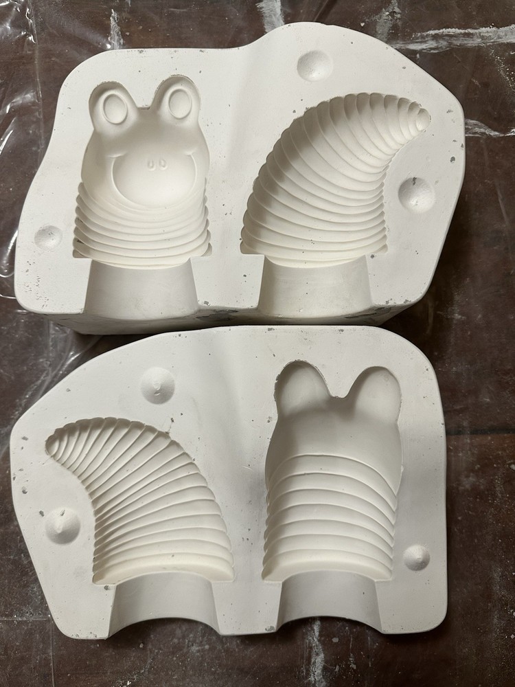 (#2) Clay Magic Inc 2009 Medium Worm Head And Tail 3138 Slip Mold