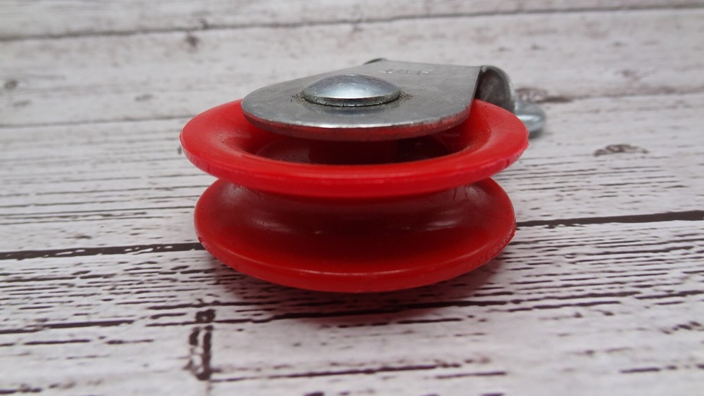AMT Nylon Pulley With Swivel 1-3/4