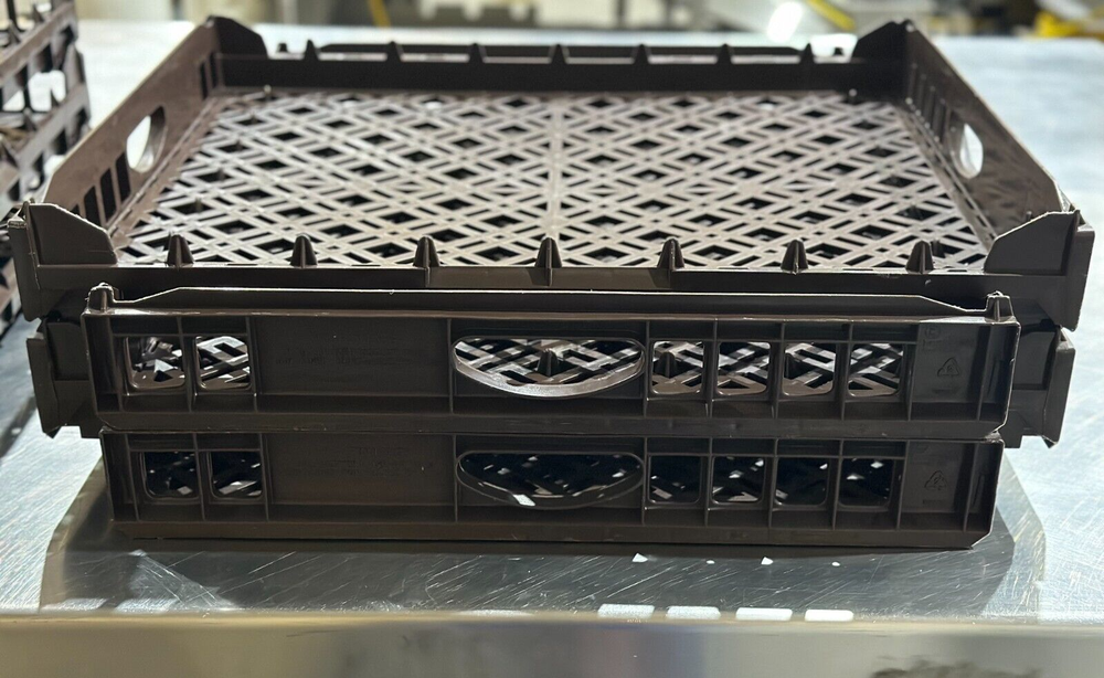 Pallet of 50 stackable bakery trays. Used, great condition.