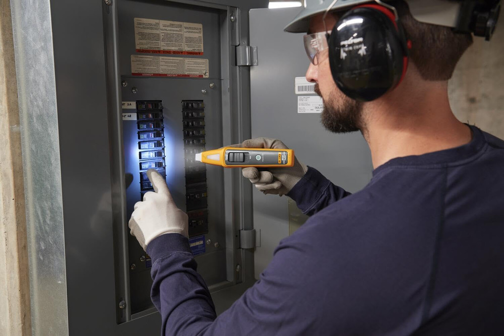 Fluke BK120 Smarttrace Breaker Finder and Socket Tester