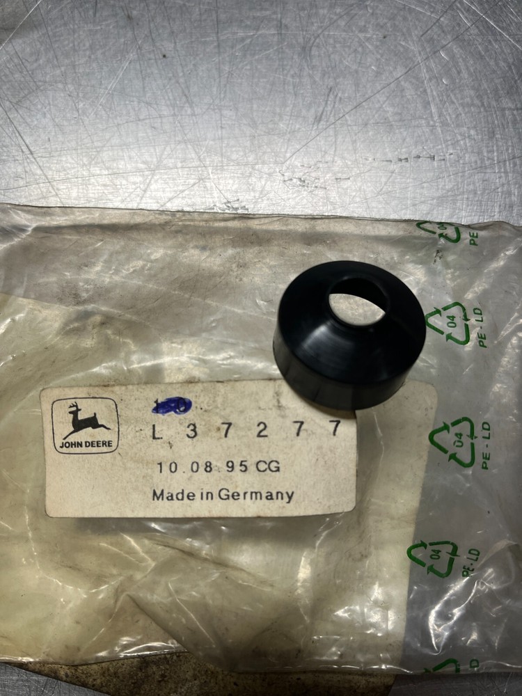 L37277 GENUINE OEM John Deere CAP