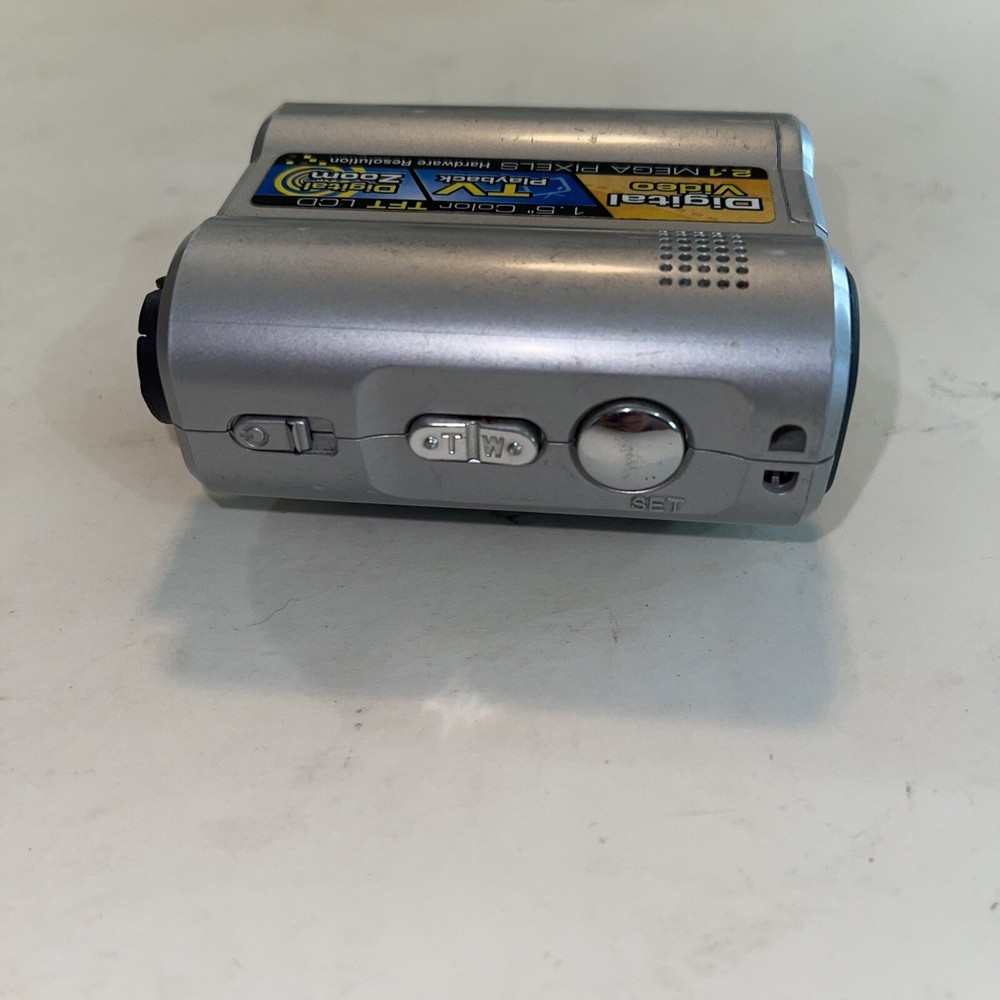 Mustek DV 2000 Multi-Functional Digital Camera Portable Pocket Sized Untested E3