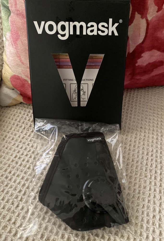 Mask 5667 with Valve and Filter Black Large