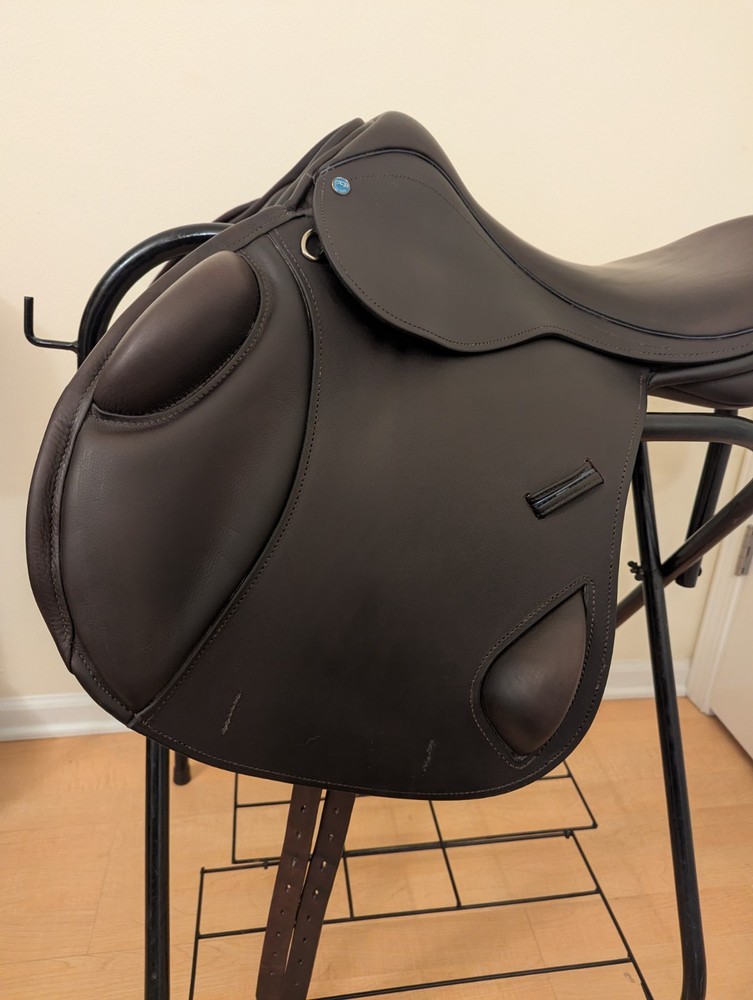 17.5" 2023 County Xcelerator Jump Saddle, N Tree - wool flocked