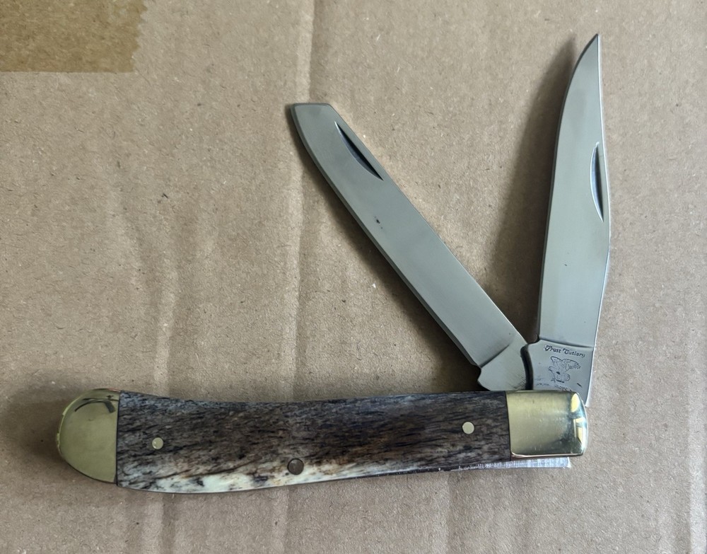 FROST  TRAPPER POCKET KNIFE LOT 2