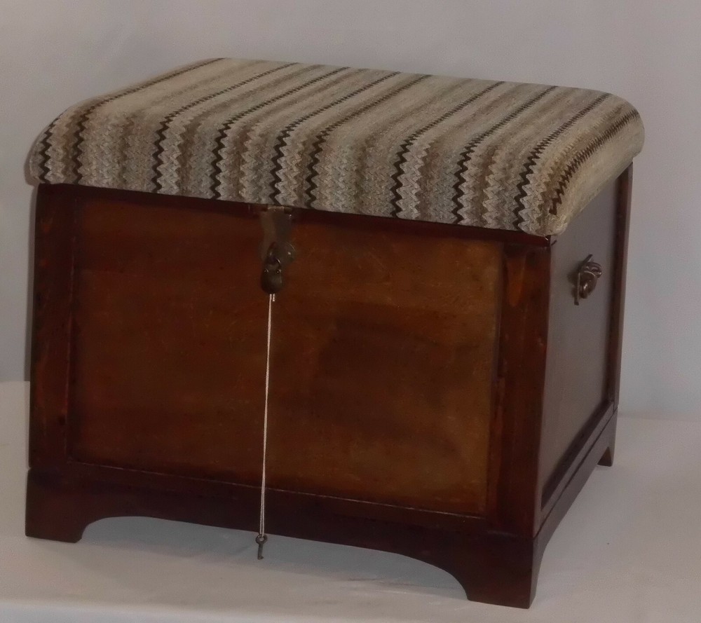 Little Brownie Ottoman/ Storage Box (Primitive)