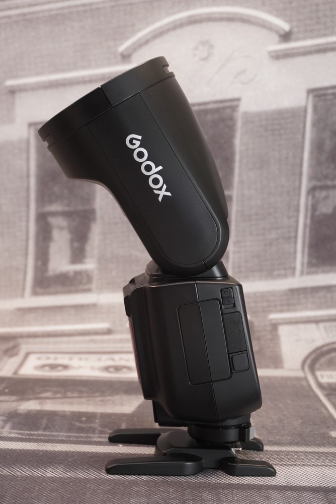 Godox V1Pro Round Head Flash (FUJI)