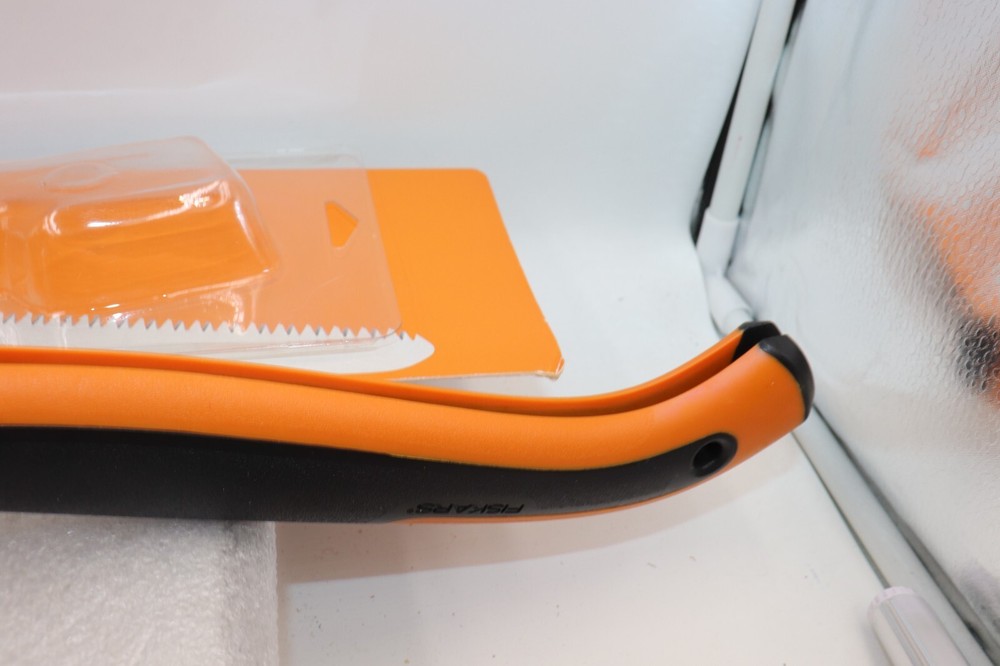 Fiskars 10” Blade Folding/Locking Power Tooth Pruning Saw