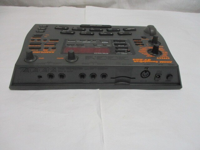 ZOOM ST-224 SampleTrak Sampler Drum Machine Lo-Fi Effects Unused Rare