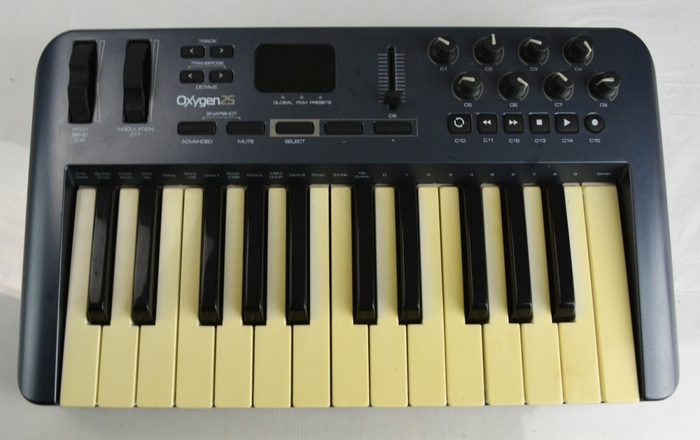 M-AUDIO Oxygen 25 3RD Gen USB MIDI Keyboard Controller