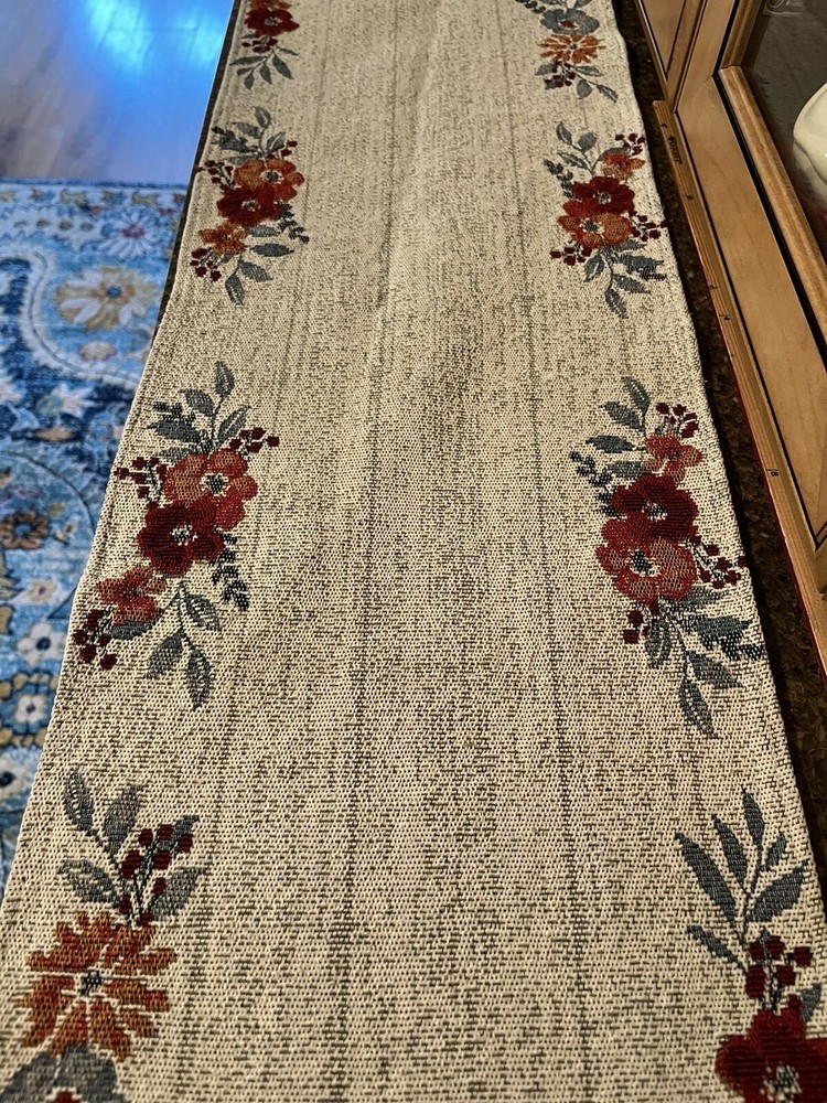 Autumn table runner 52” x 11.75” VGUC