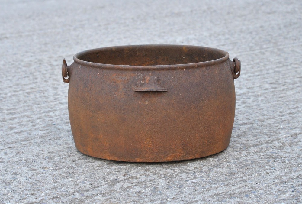 old cast iron cauldron pot by T Sheldon & Co Wolverhampton - FREE DELIVERY