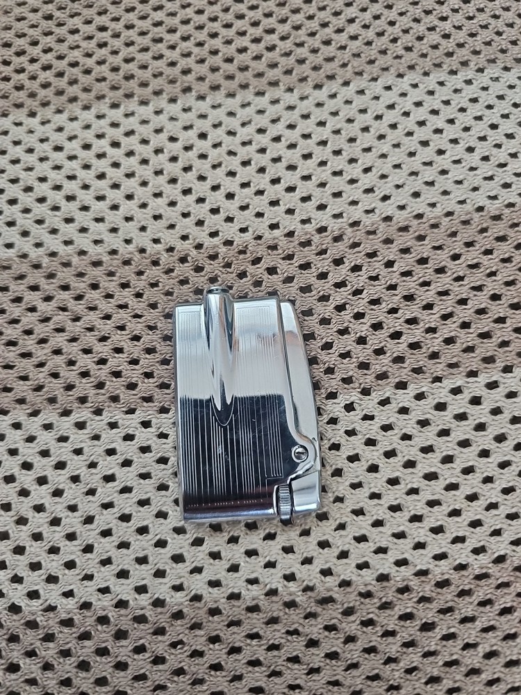 Vintage Ronson Varaflame Premier Silver Chrome Lighter