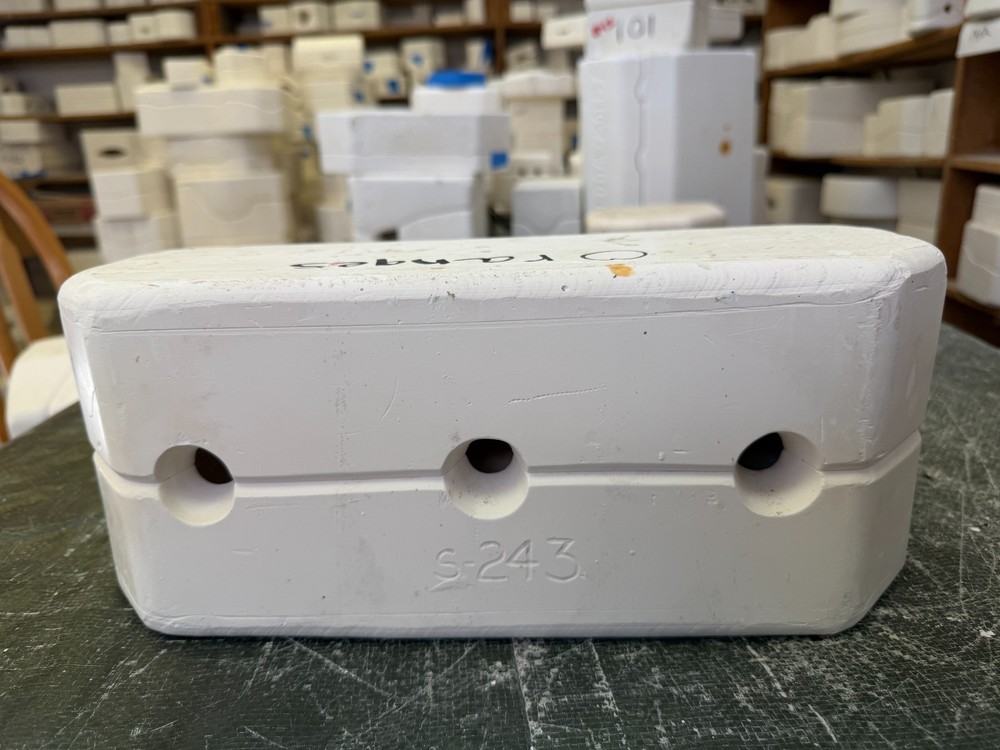 VINTAGE SCIOTO CERAMIC MOLD #S-243 ORANGES