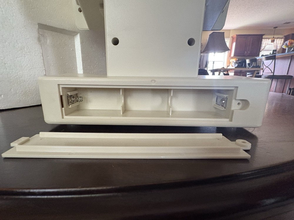 Vintage MICRO-SCIENCE MEGA SCREEN MICROSCOPE 62 PCS 1998-Used/Powers On