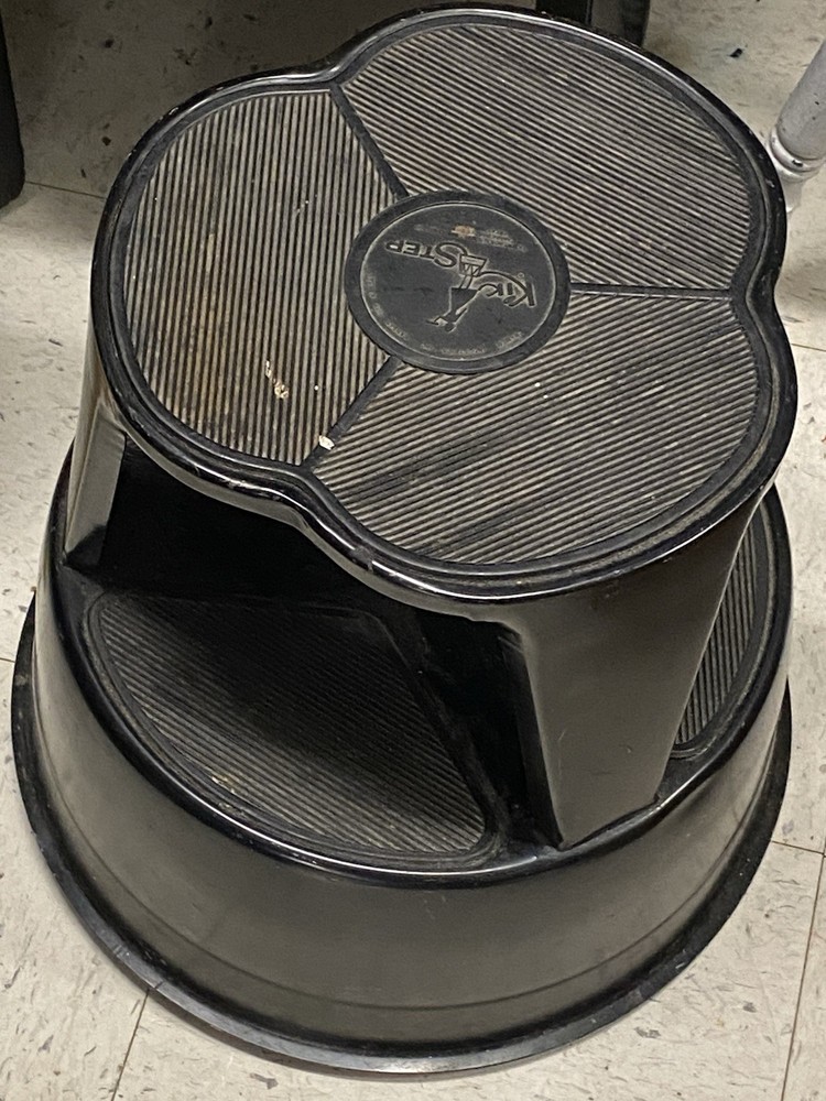 CRAMER KIK STEP ROLLING STOOL, 500 LBS