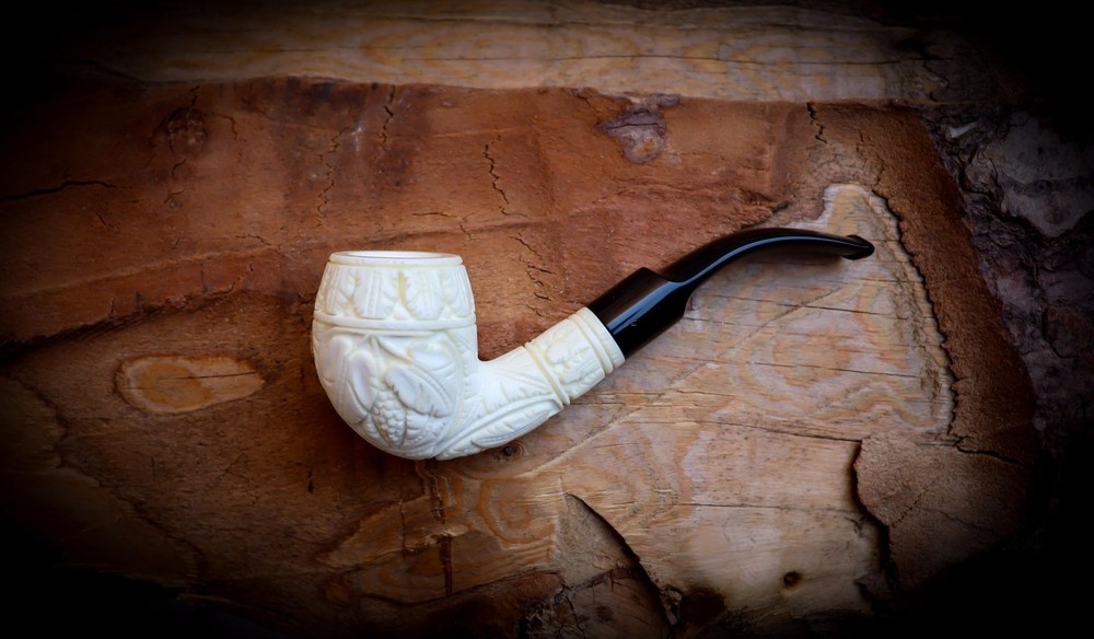 Half BentModel Grape Leaf Pattern Meerschaum Pipe With Leather Case-Astaş Meers.