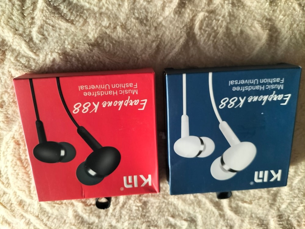 KIN K88 in-ear headphones with microphone.