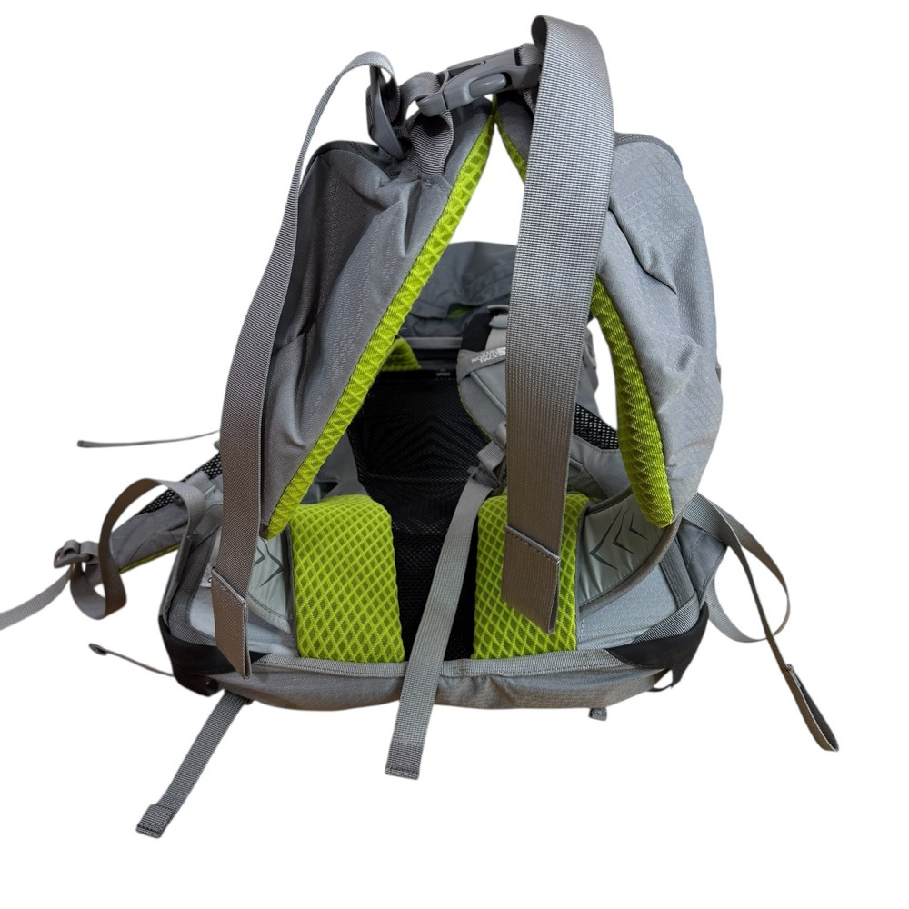 The North Face Banchee 35 Hiking Backpack – Green/Gray