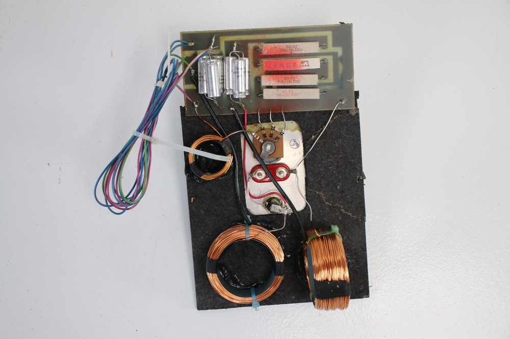 Vintage original ESS AMT 1 speaker crossover