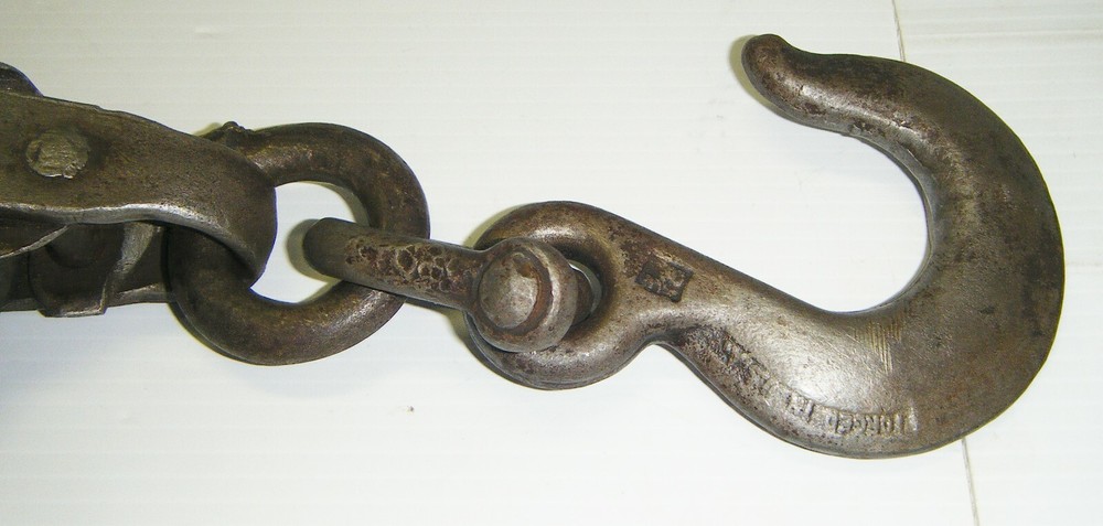 Vintage Diamond-Duluth Cast Iron Block & Tackle Barn Pulley