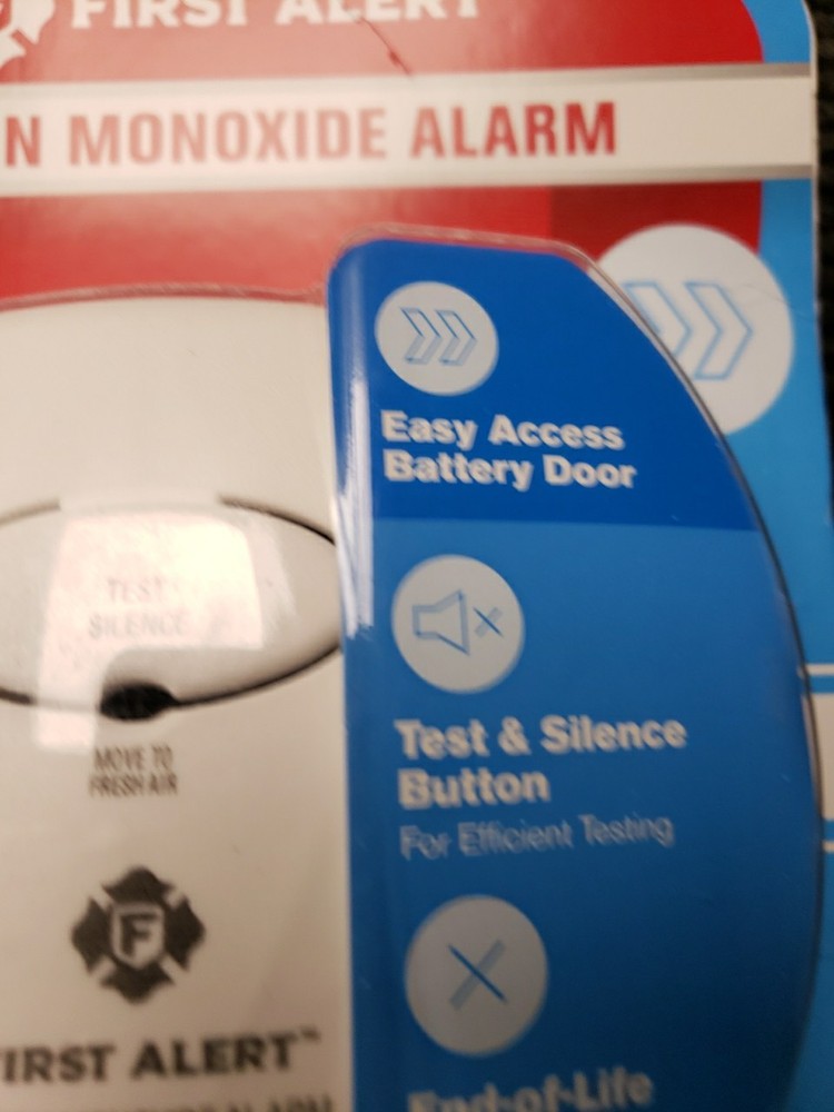 New Sealed First Alert 1039718 CO400 Basic Battery- Carbon Monoxide Alarm