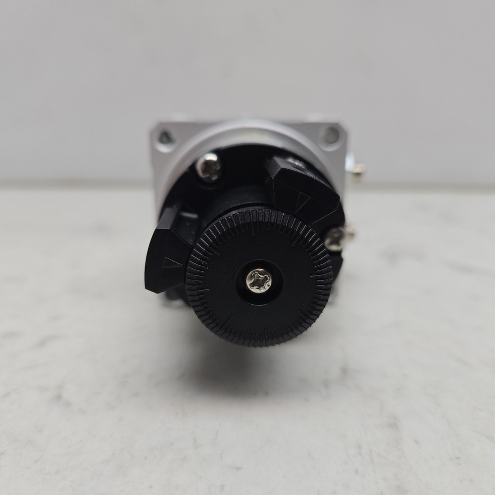Smc MDSUB7-90D 90˚ Rotary Actuator With Table Double Vane 0.7 MPa New
