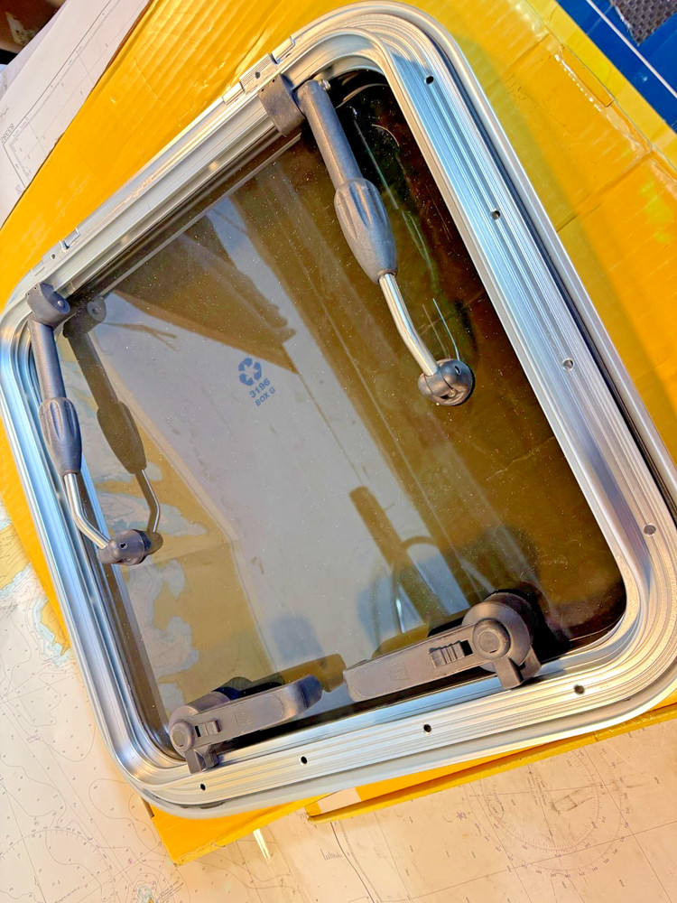 Vetus ALT4242W Altus Deck Boat Ventilation Hatch Vent Dark Smoke 19.5"x19.5"