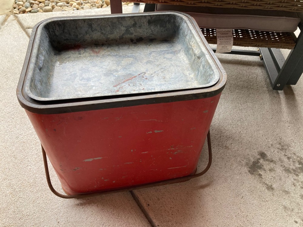 Vintage Eskimo original coole'r chest
