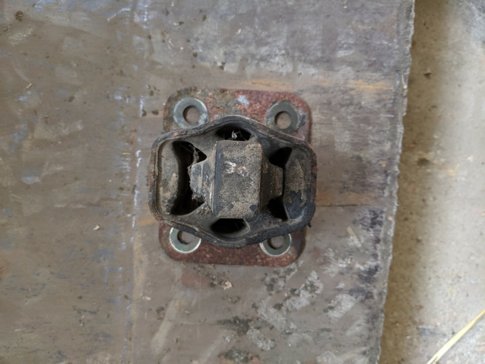 FRONT ENGINE MOUNT REMOVED FROM FORD 75-E