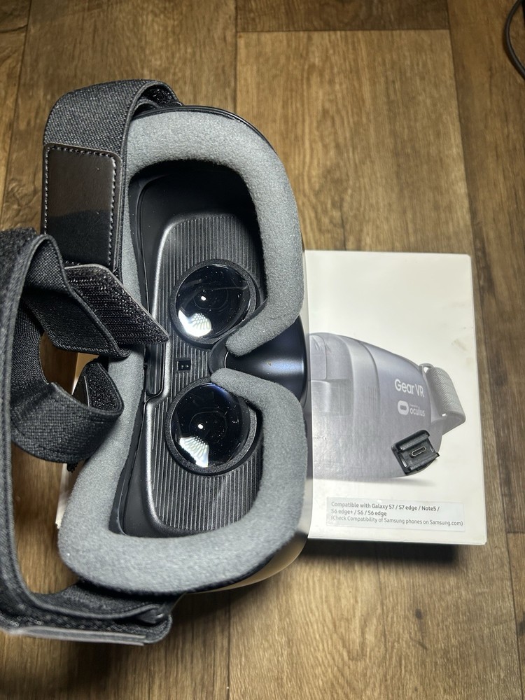 Samsung Gear VR Smartphone Virtual Reality Headset Black Micro USB