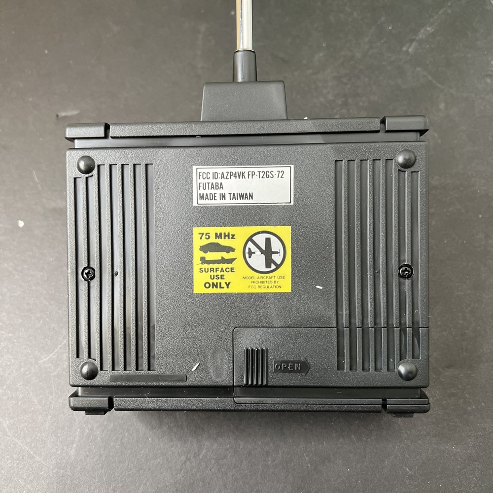 FUTABA MODEL FP-2GS DIGITAL 2 CHANNEL RADIO CONTROL Missing Servos Open Box