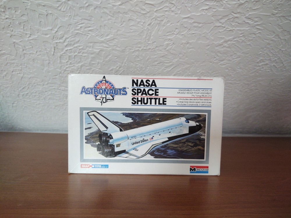 Young Astronauts Nasa Space Shuttle model kit Monogram 1986
