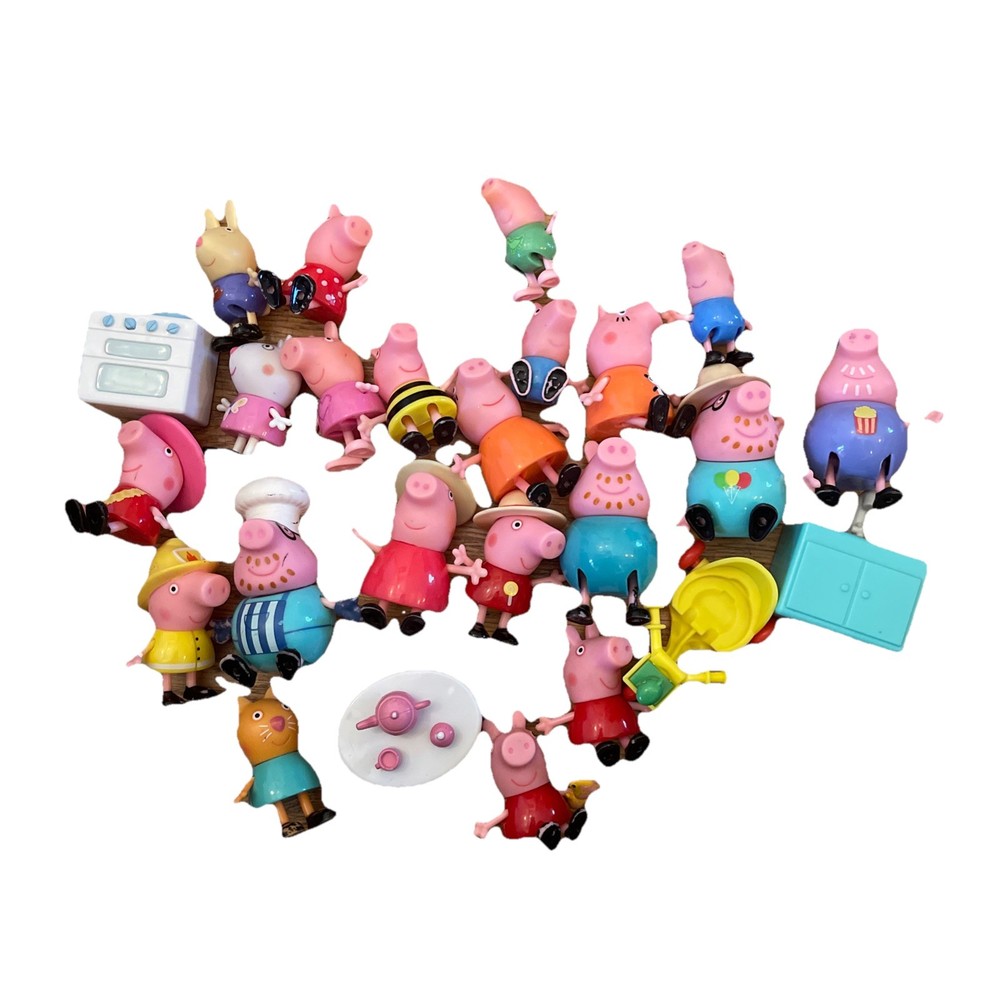 Peppa Pig Plastic Carrying Case with Handle WITH Figures