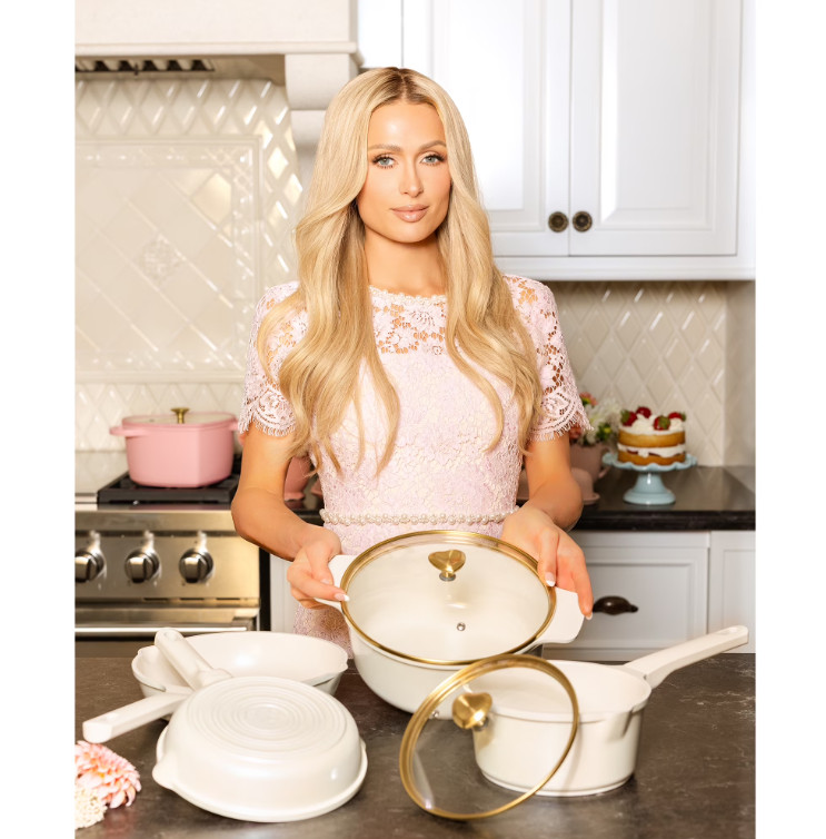 Ceramic Nonstick Cast Aluminum Cookware Set, Iridescent White, Heart Knobs