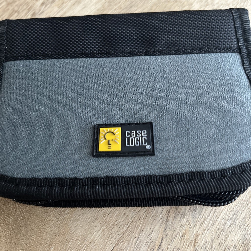 Case Logic JDS-6 USB Drive Shuttle 6-Capacity-Black