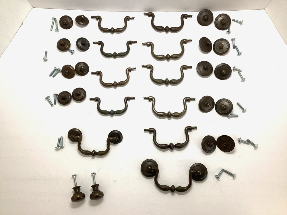 VINTAGE SOLID BRASS DRAWER & CABINET DROP PULL HANDLES LOT OF 11 plus 2 KNOBS