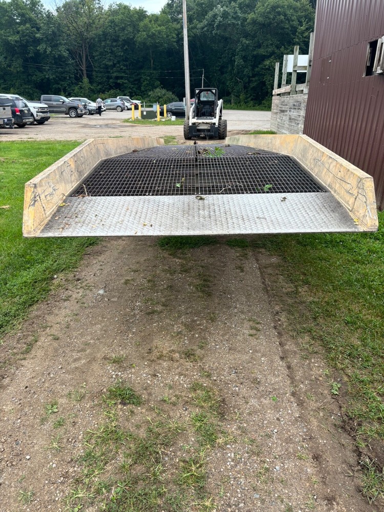 Magliner Mobile loading Dock/ ramp