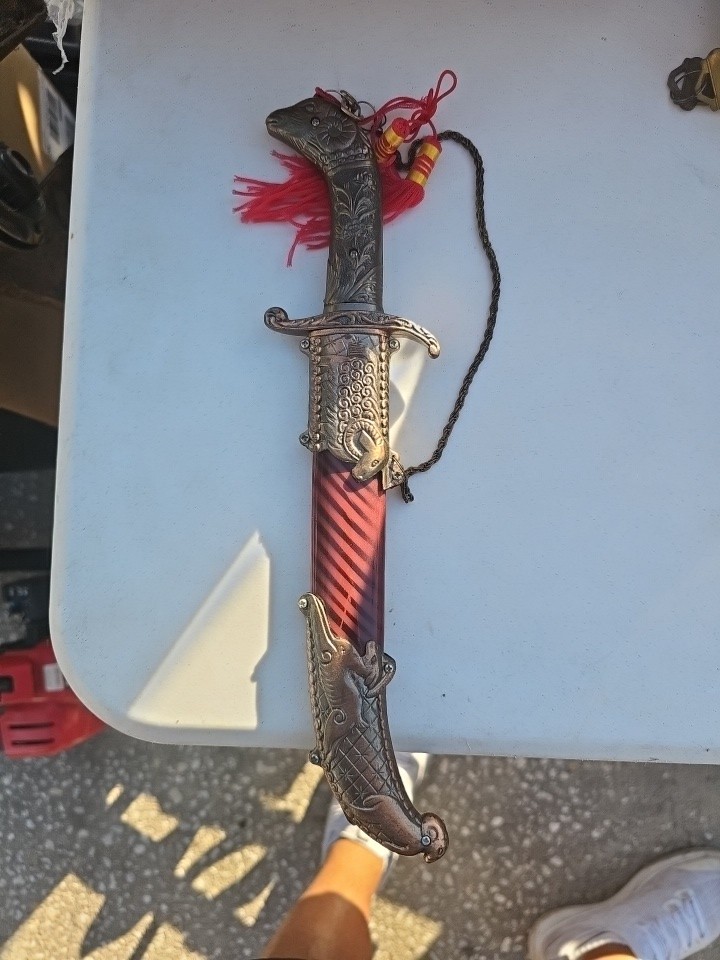 DAGGER STYLE KNIVES With Ram Theme- Pre owned - Great Condition