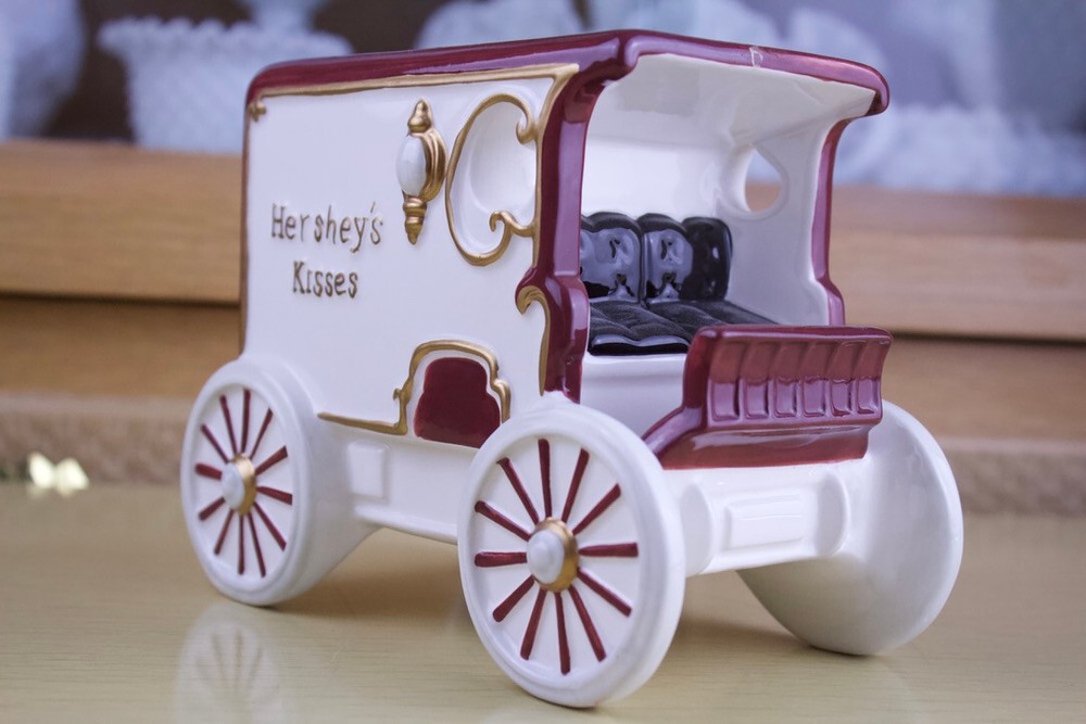 Hershey's Kisses Stagecoach Wagon Candy Dish