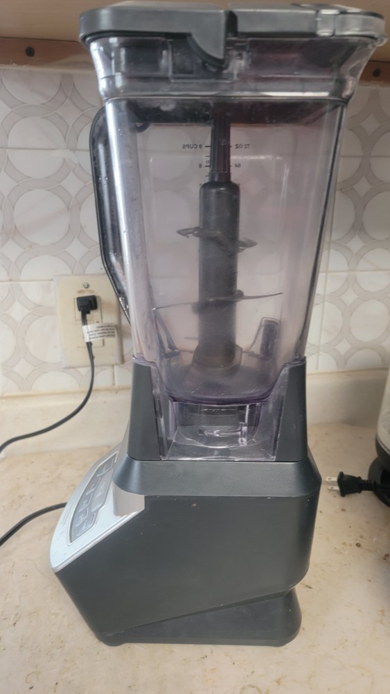 Ninja Blender BL660-30 Professional 3 Speed Works Great
