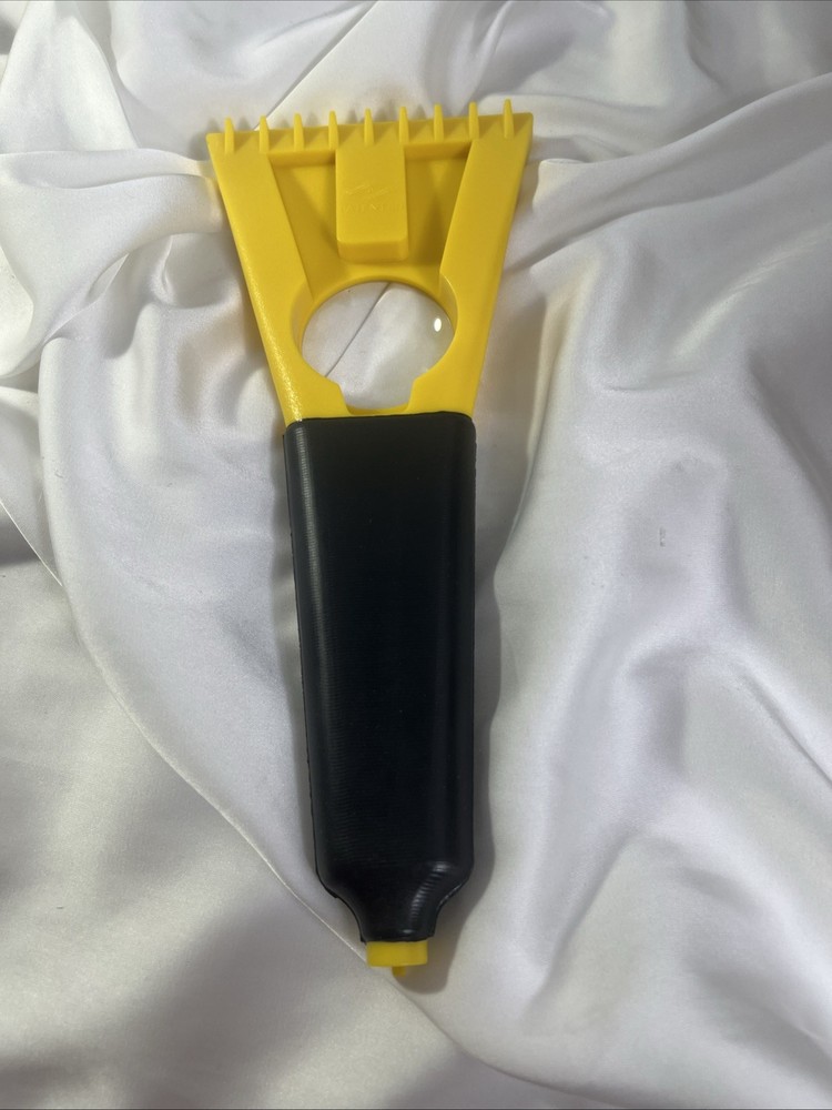 Vinatge Avon 1996 Multi-Function Ice Scraper Tire Pressure Gauge New In Box