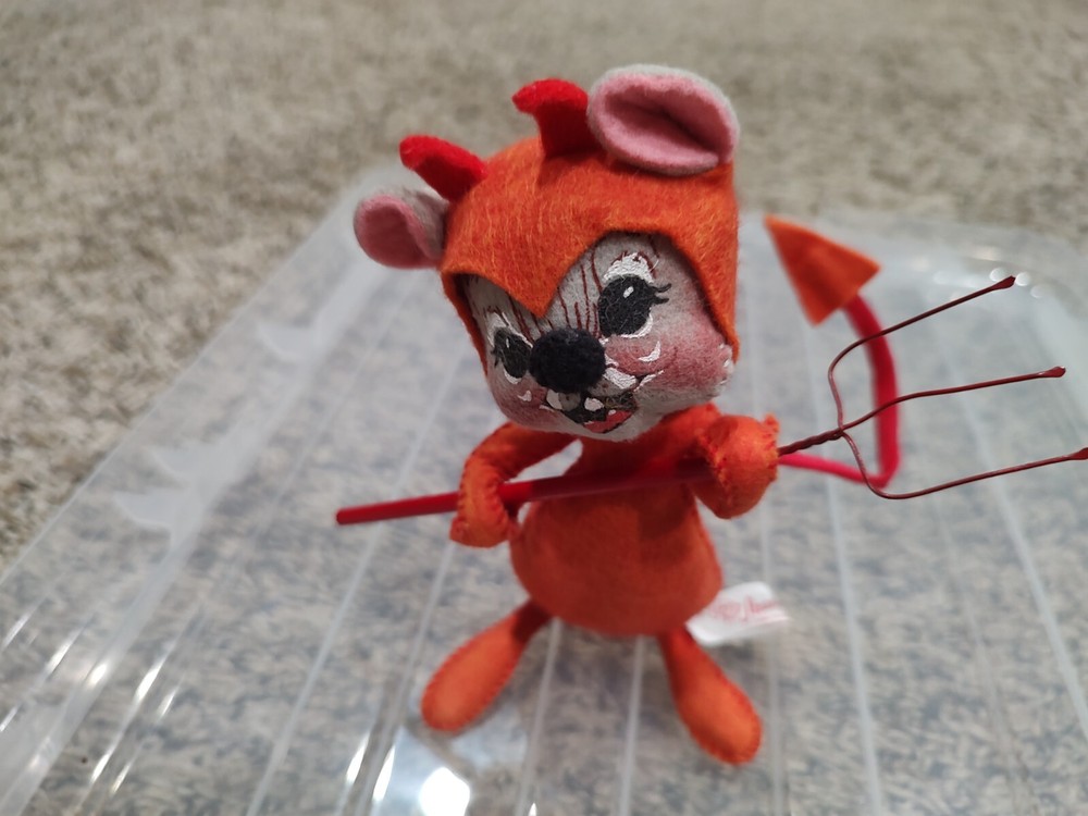 1982 Annalee Doll Mobilitee Devil Mouse with Pitchfork Felt Animal Open Eyes 6"