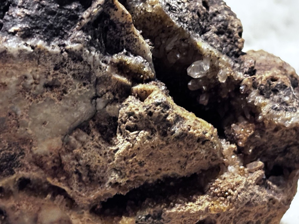 quartz low grade gold ore 706g