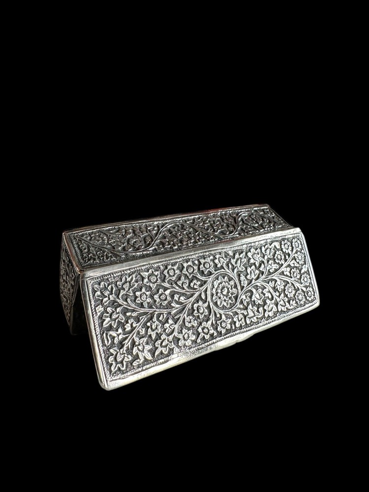 Fine Quality Antique  Art Deco Anglo Indian Kashmir Solid Silver Snuff Box